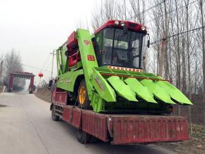 山東臨沂市發(fā)送一臺，新的市場新經(jīng)銷商用戶，今年穗莖兼收玉米收獲機(jī)的市場前景無限??！我們要在2017年擼起袖子大干了